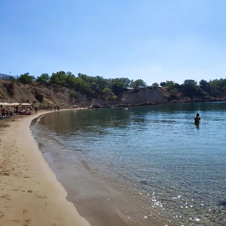 Kavos House *