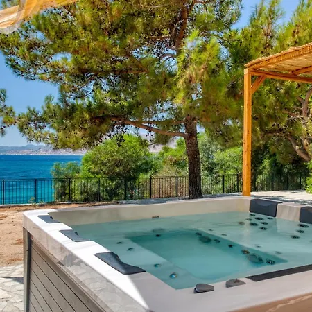 Kavos House *