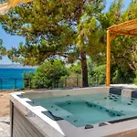 Kavos House *