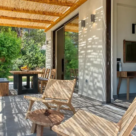 Kavos House