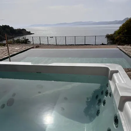 Kavos House *